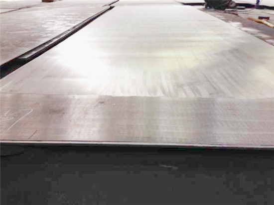 Bimetallic wear plates