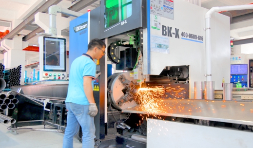Tube cutting and processing equipment for copper-steel connecting tube production